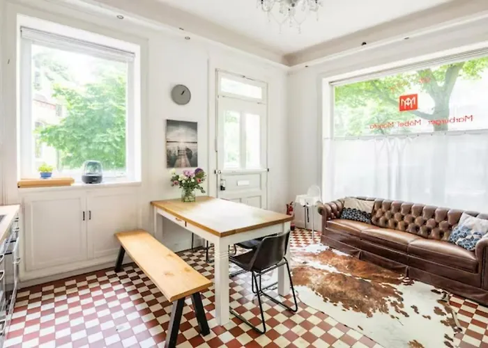 Grosszuegige Altbauwohnung In Bestlage
